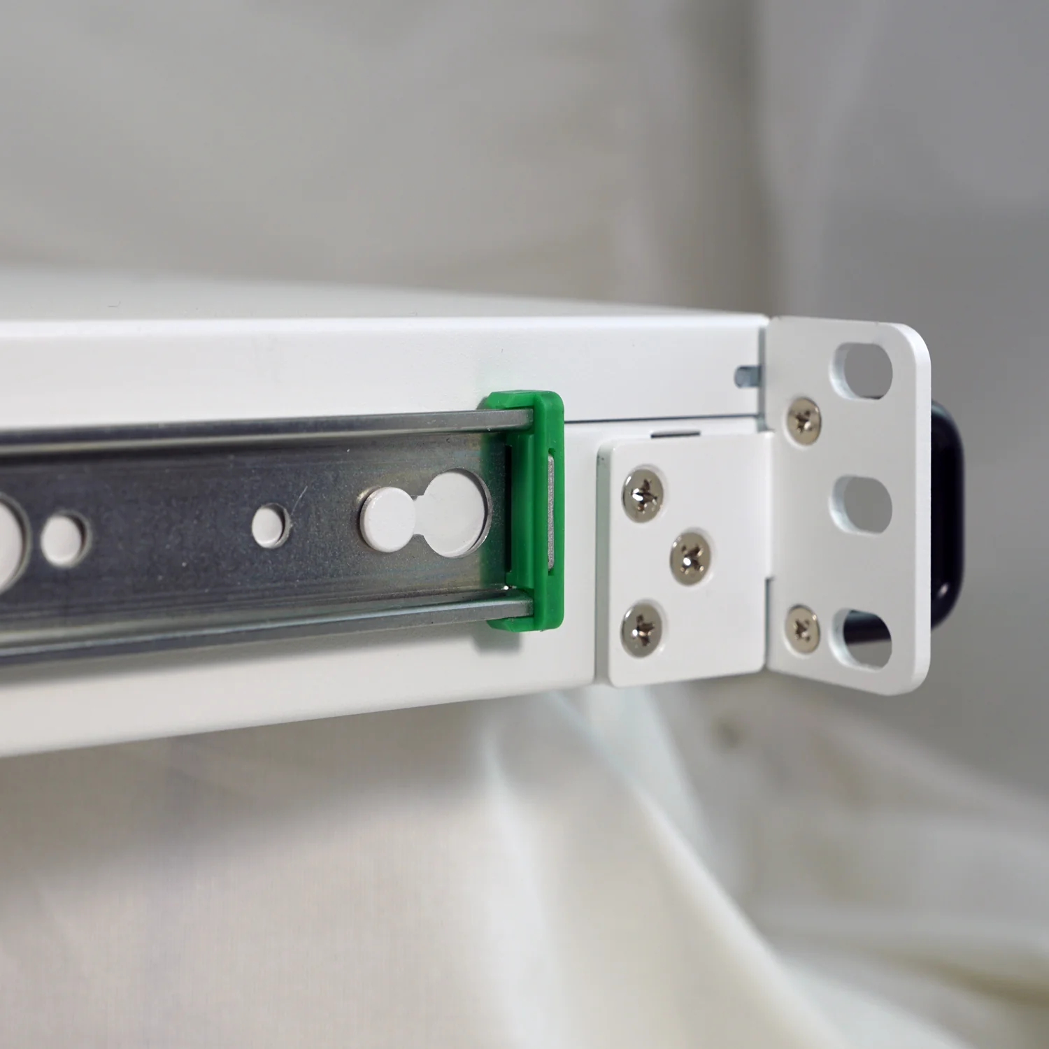 Netgate 8300 Sliding Rail Kit 28-34 in. - Image 5